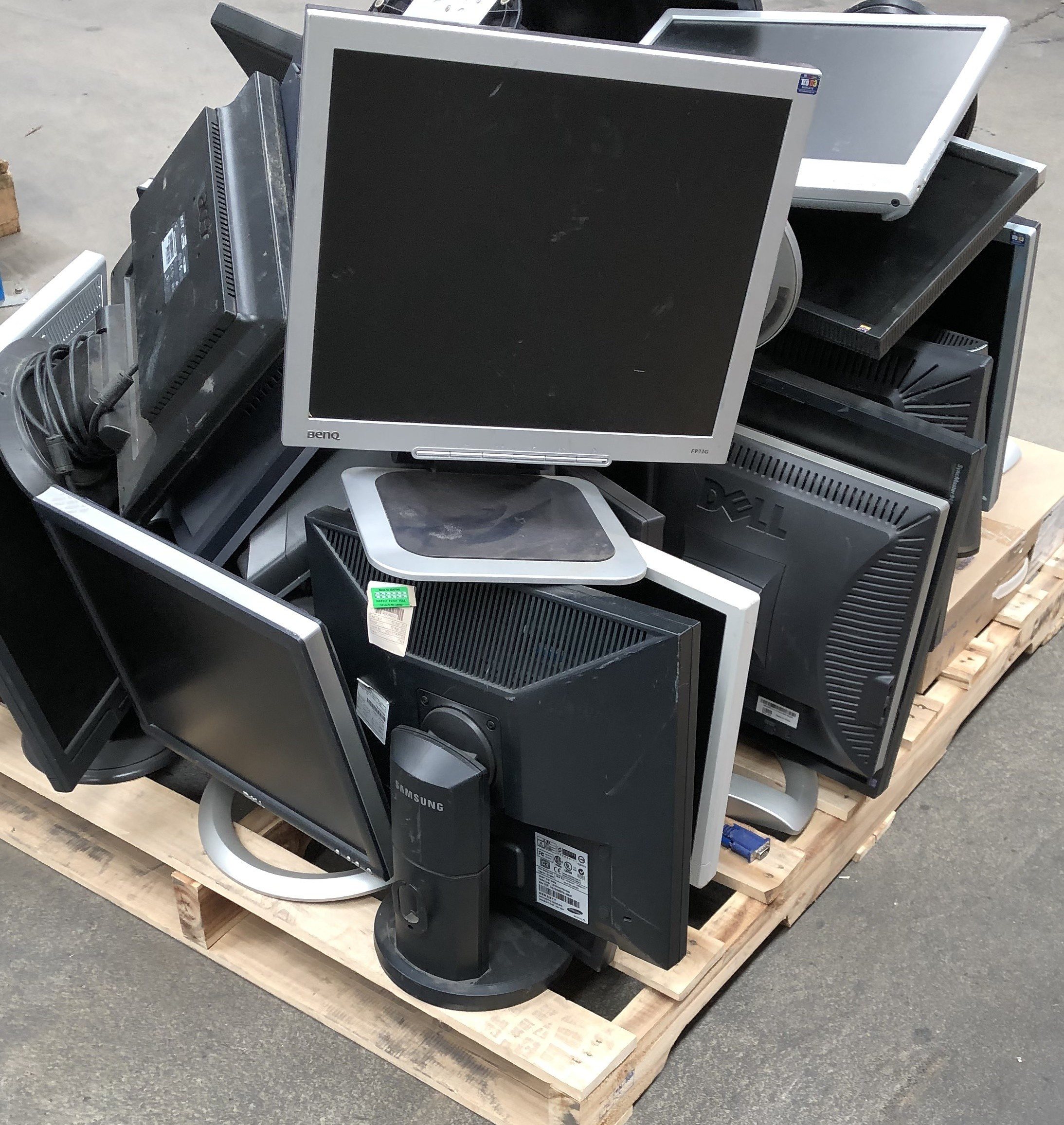 Bulk Lot Of Assorted Lcd Monitors - Lot 1177203 