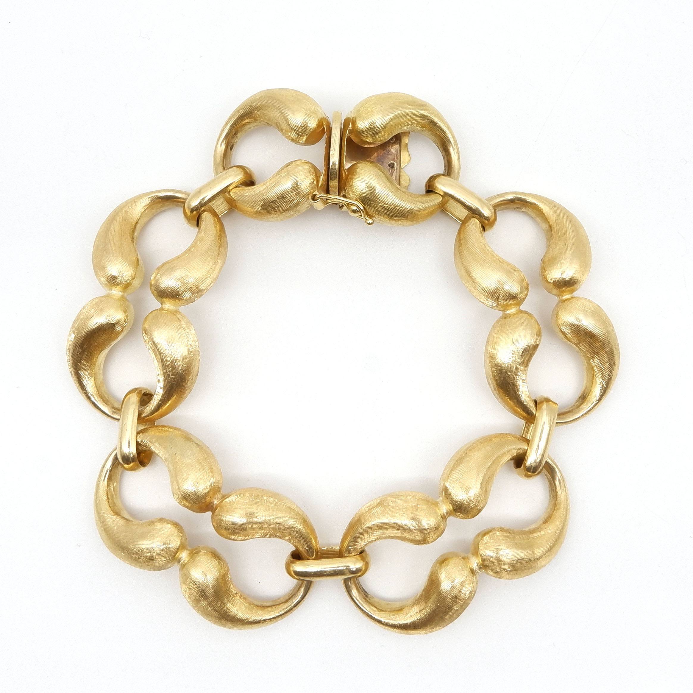 '18ct Yellow Gold Fancy Figure Eight Link Bracelet, 51.15g'