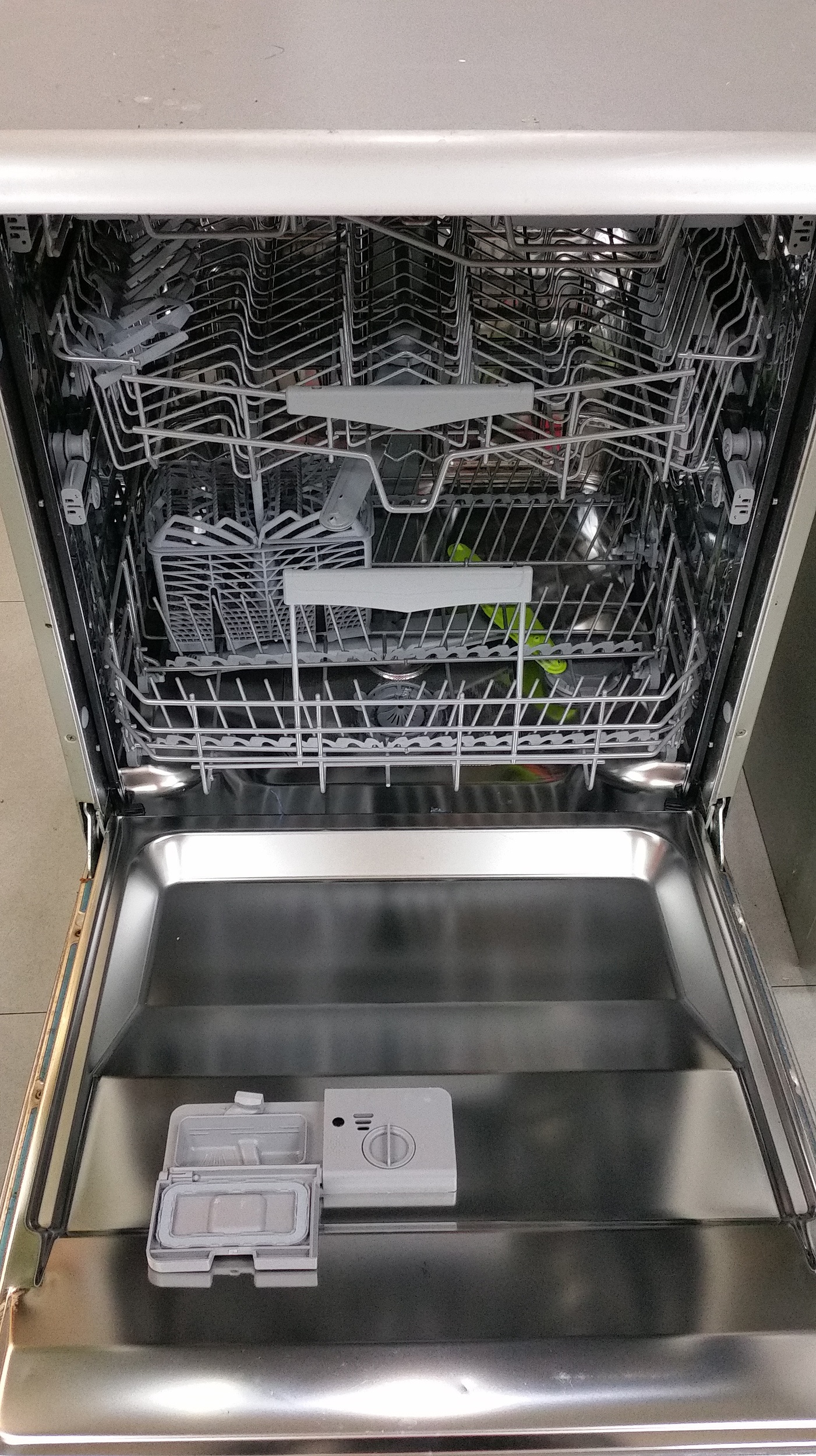 sharp r220wm 20 litre microwave