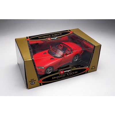 Burago Gold Collection  1:18 Diecast 1971 Dodge Viper RT/10 in Display Box