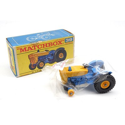 Vintage Lesney Matchbox No 39 - Ford Tractor