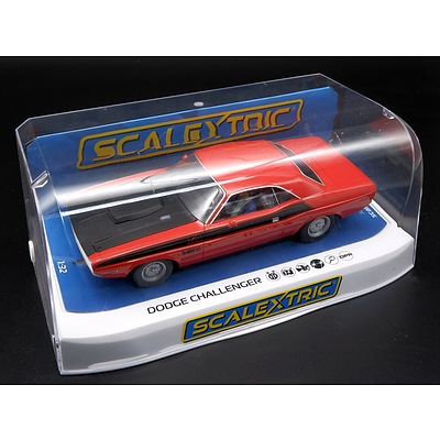 Scalextric, Dodge Challenger Red and Black, 1:32 Scale Model