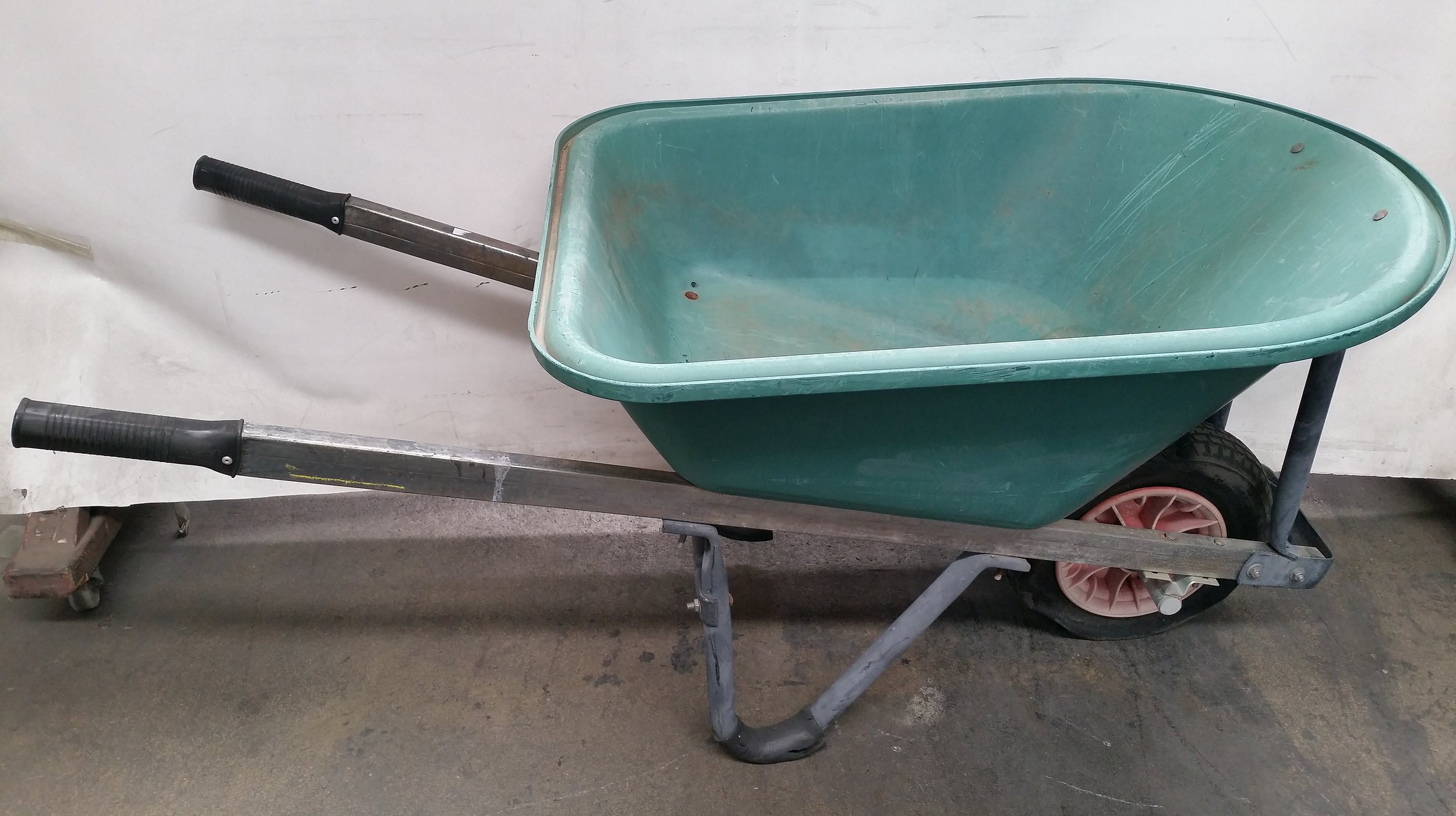 Metal Frame Wheel Barrow - Lot 1165449 | ALLBIDS