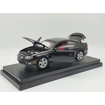 Ertl Collectibles - American Muscle 2004 Pontiac GTO 1:18 Scale Model Car