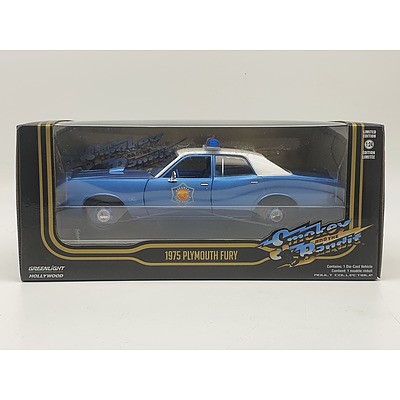 Greenlight - 1975 Plymouth Fury Smokey And The Bandit Police Car 1:24 Scale Model Car