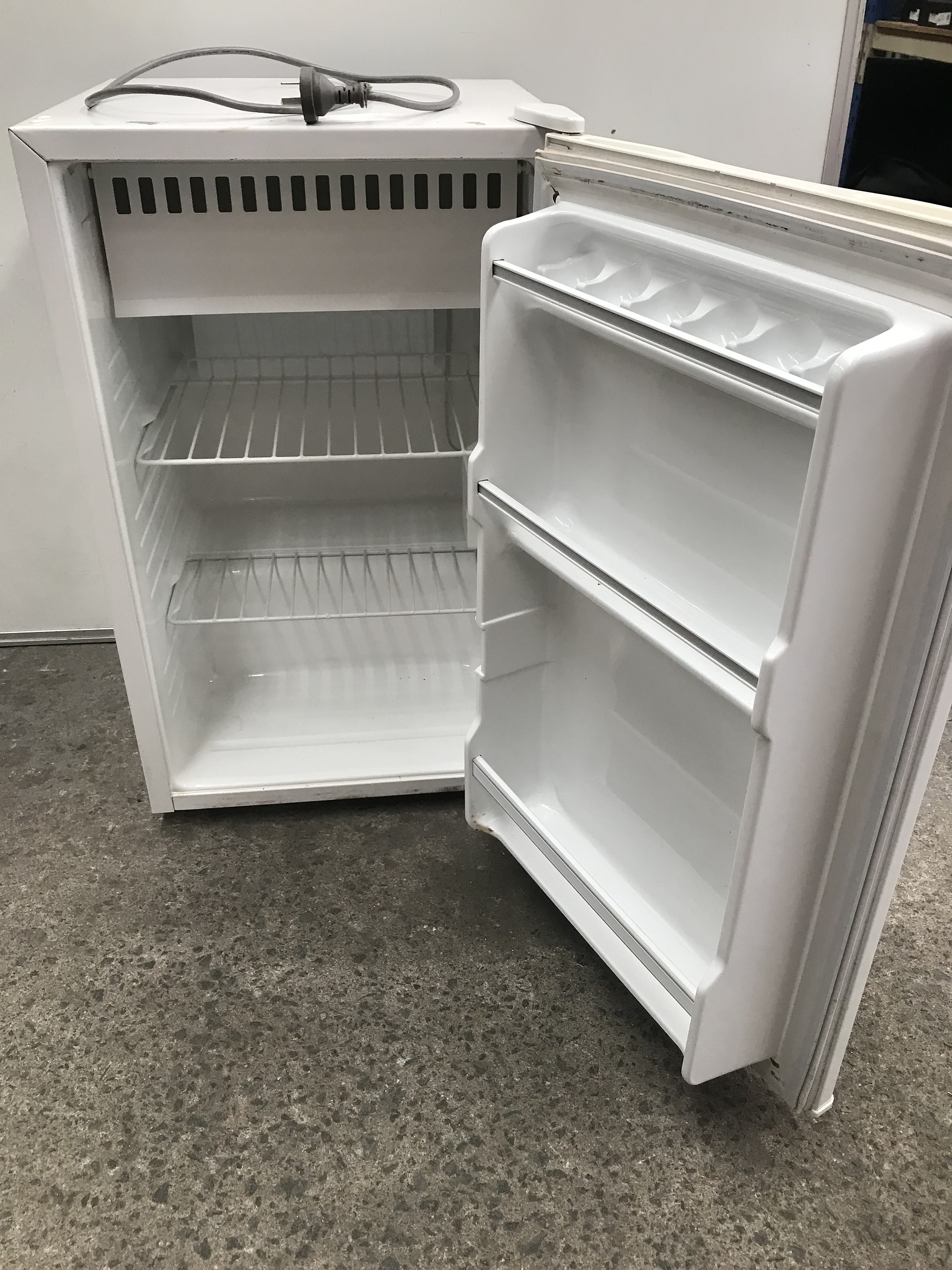 daewoo undercounter fridge