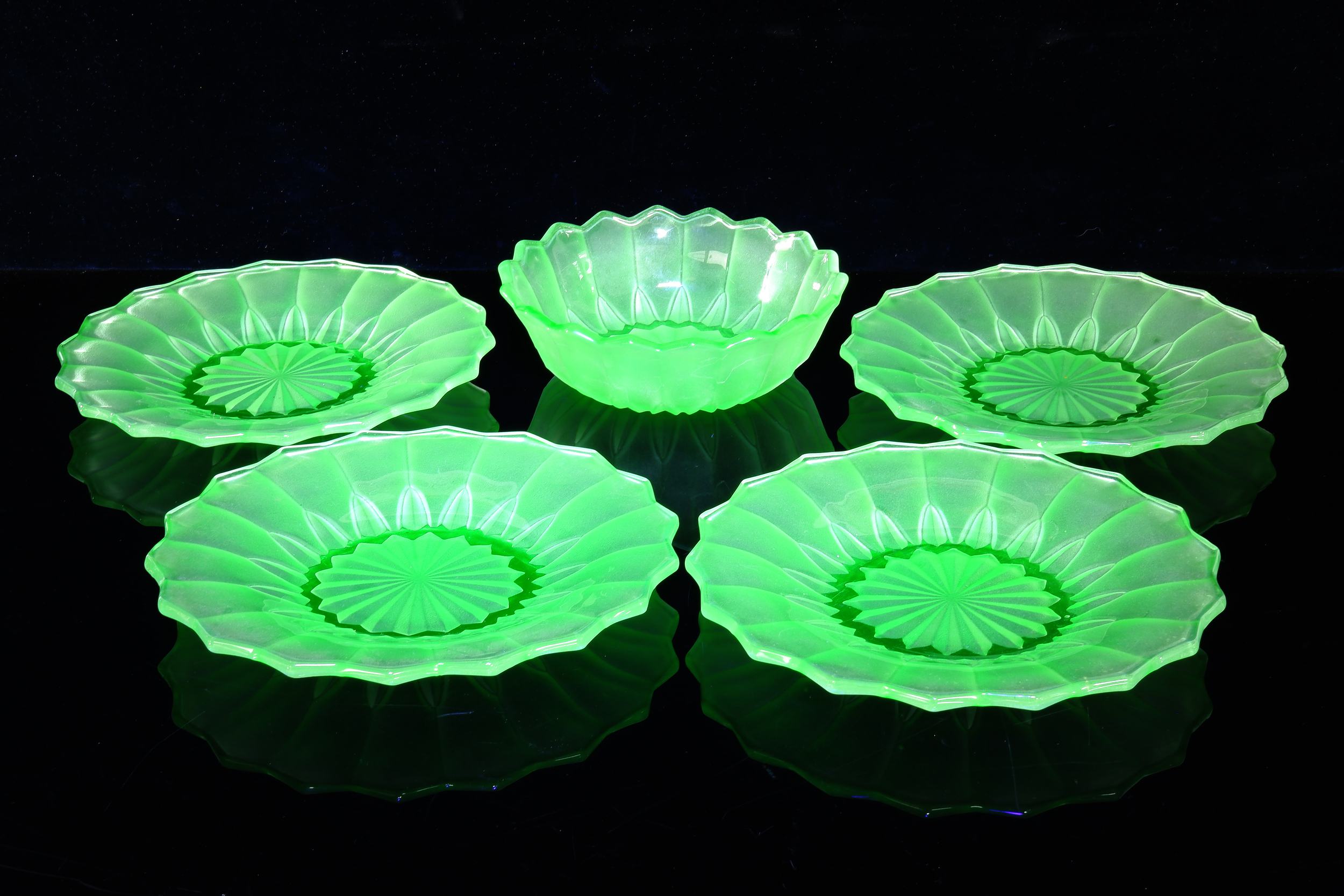 Four Vintage Frosted Uranium Glass - Lot 1190397 | ALLBIDS