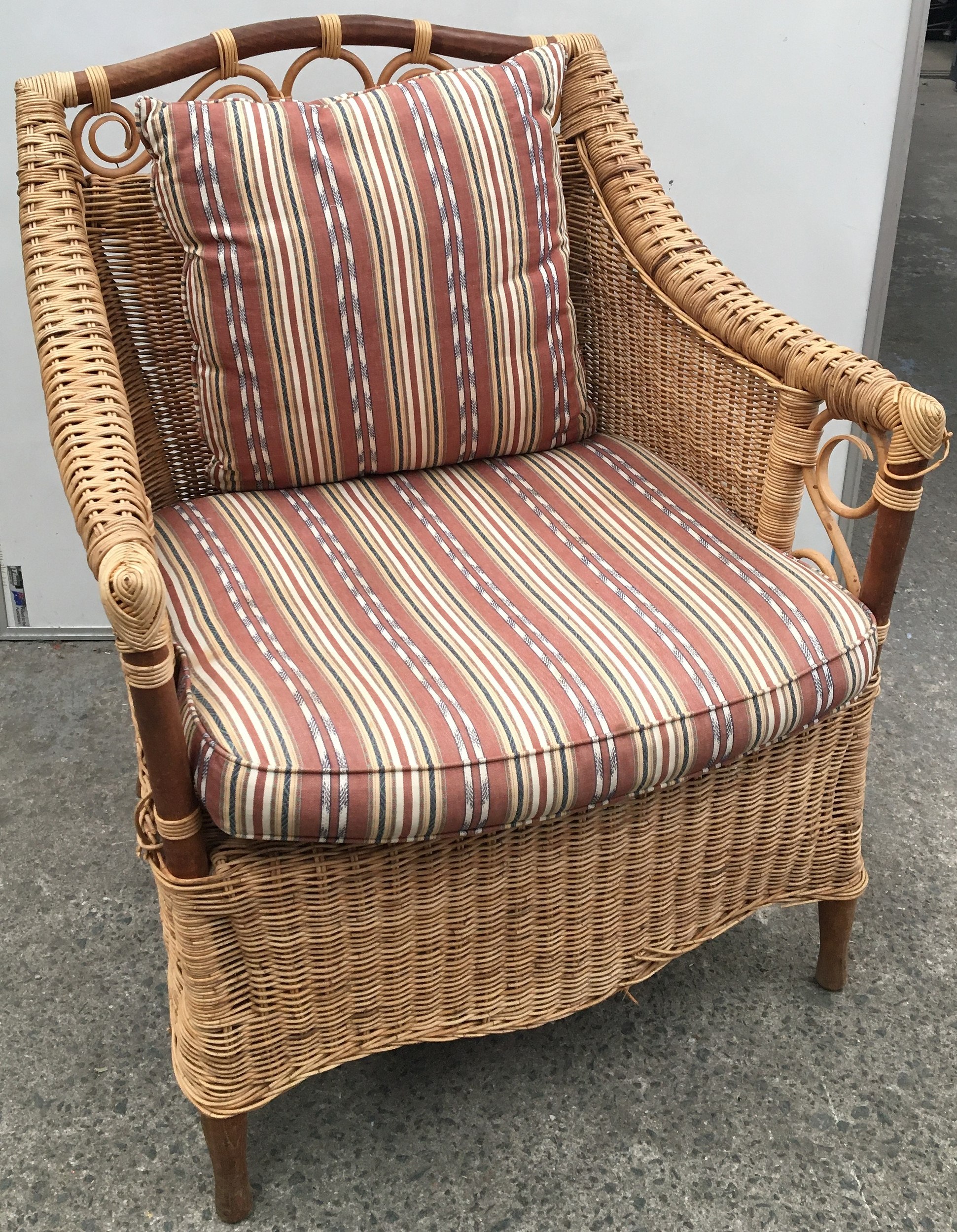 Outdoor Patio Wicker Chair - Lot 1226805 | ALLBIDS