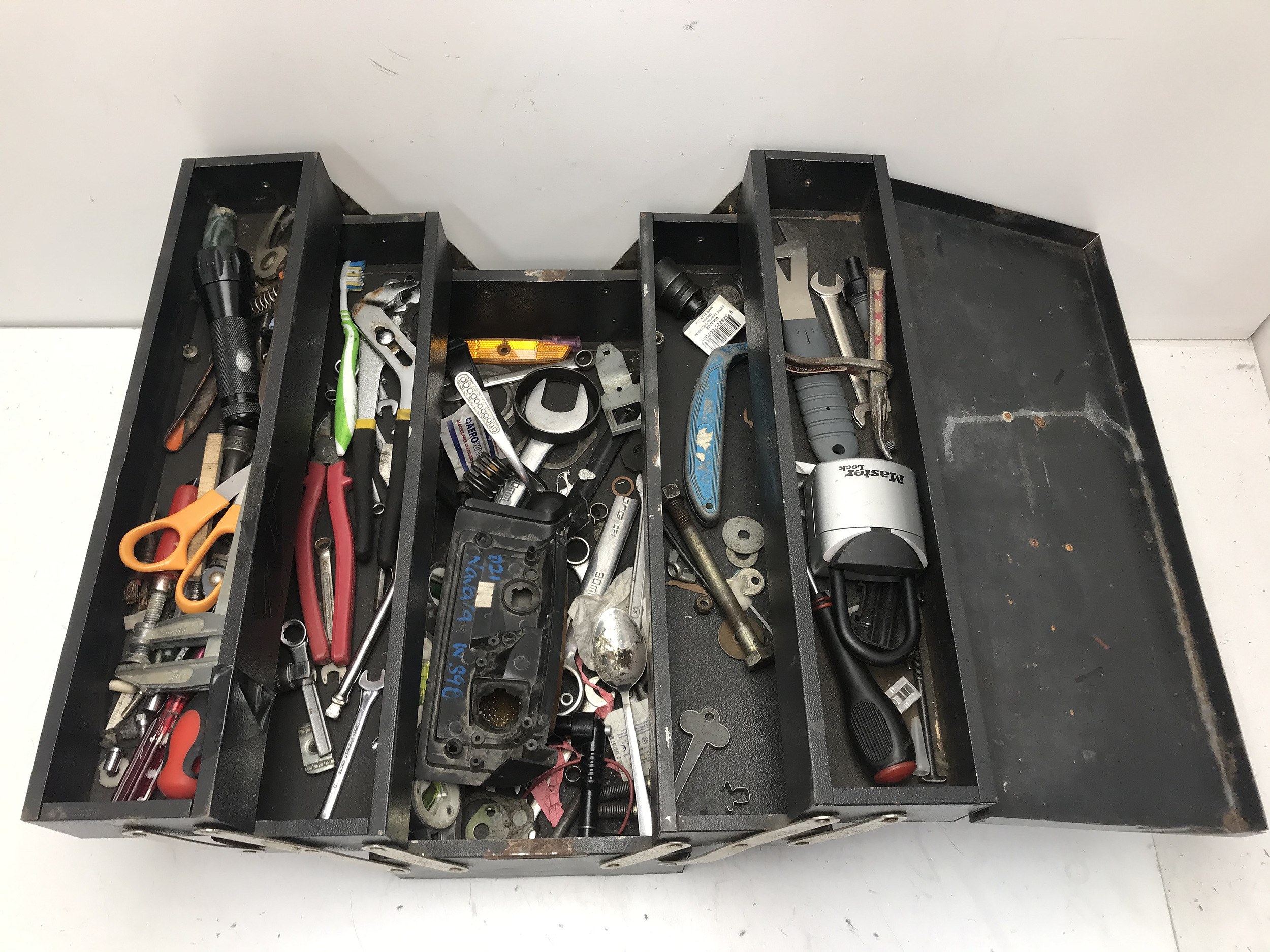 Toolbox With Contents - Lot 1198644 | ALLBIDS