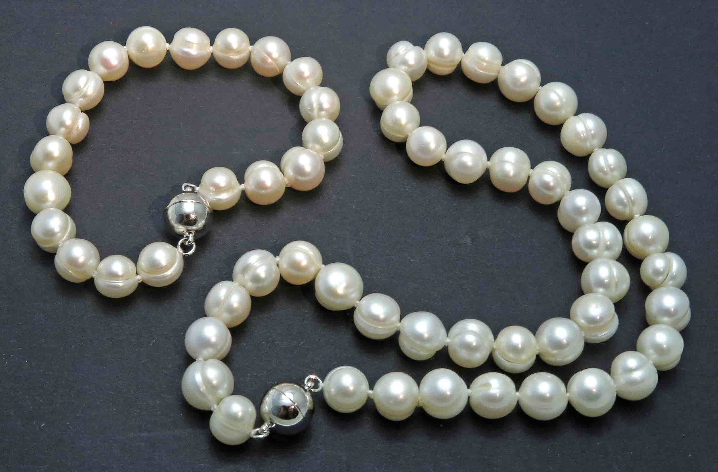 Set Of Pearl Necklace Bracelet - Lot 1212011 | ALLBIDS