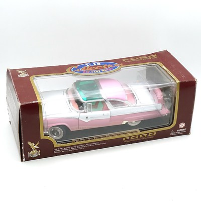 Boxed Road Legends Diecast Collection 1:18 Ford Fairlane Crown Victoria 1955