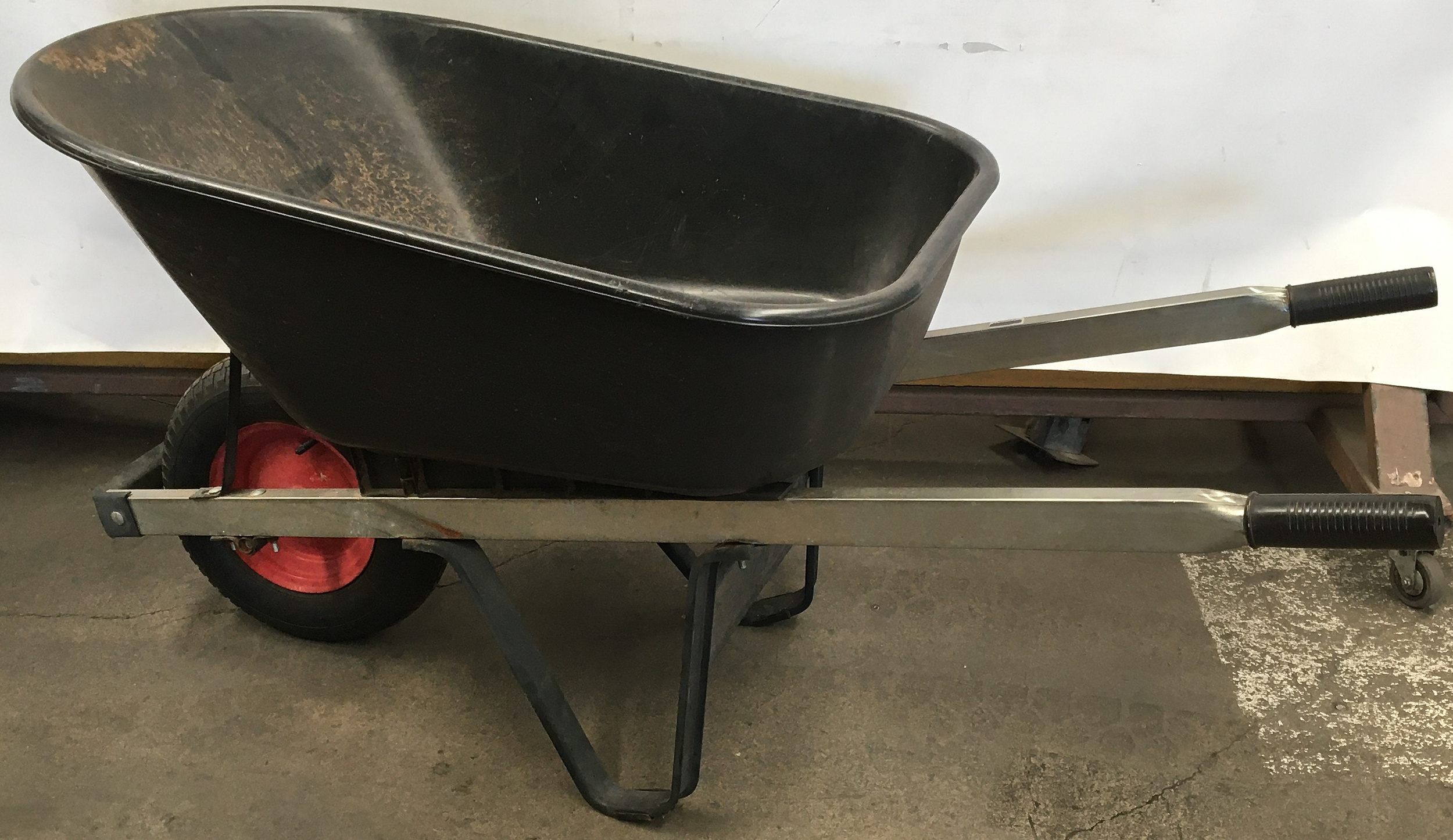 Metal Framed Plastic Bucket Wheelbarrow - Lot 1213982 | ALLBIDS