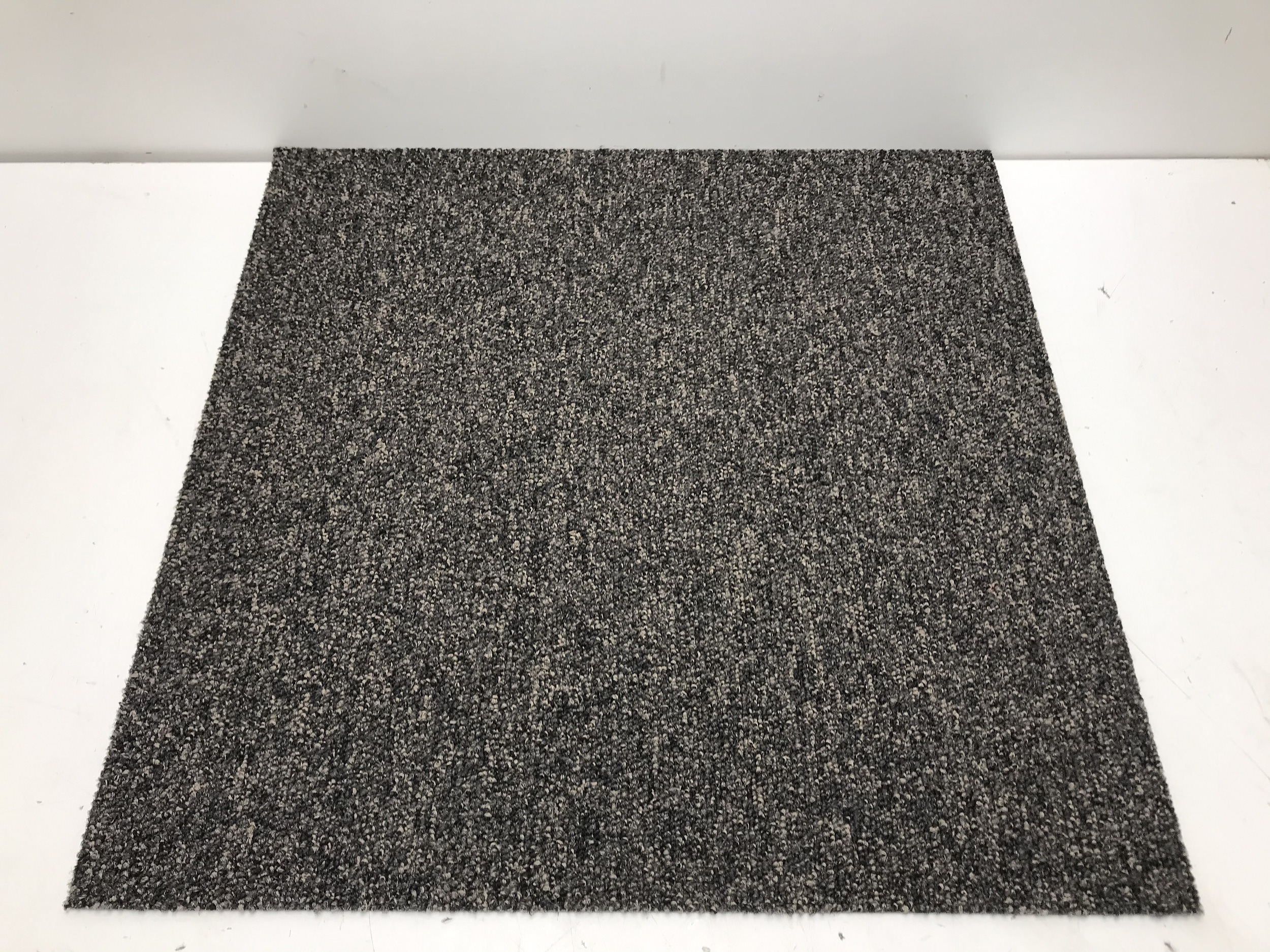 Grey Carpet Tiles -25 Square Metres - Lot 1220946 | ALLBIDS