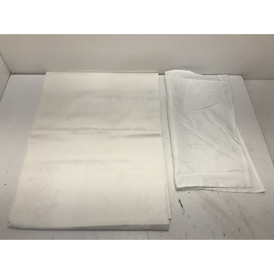 Floral Print White Table Cloths and Place Cloths -Bulk Pallet Lot Over 1500