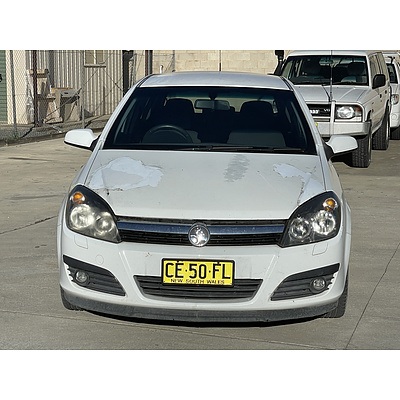 7/2006 Holden Astra CDX AH MY06.5 5d Hatchback White 1.8L