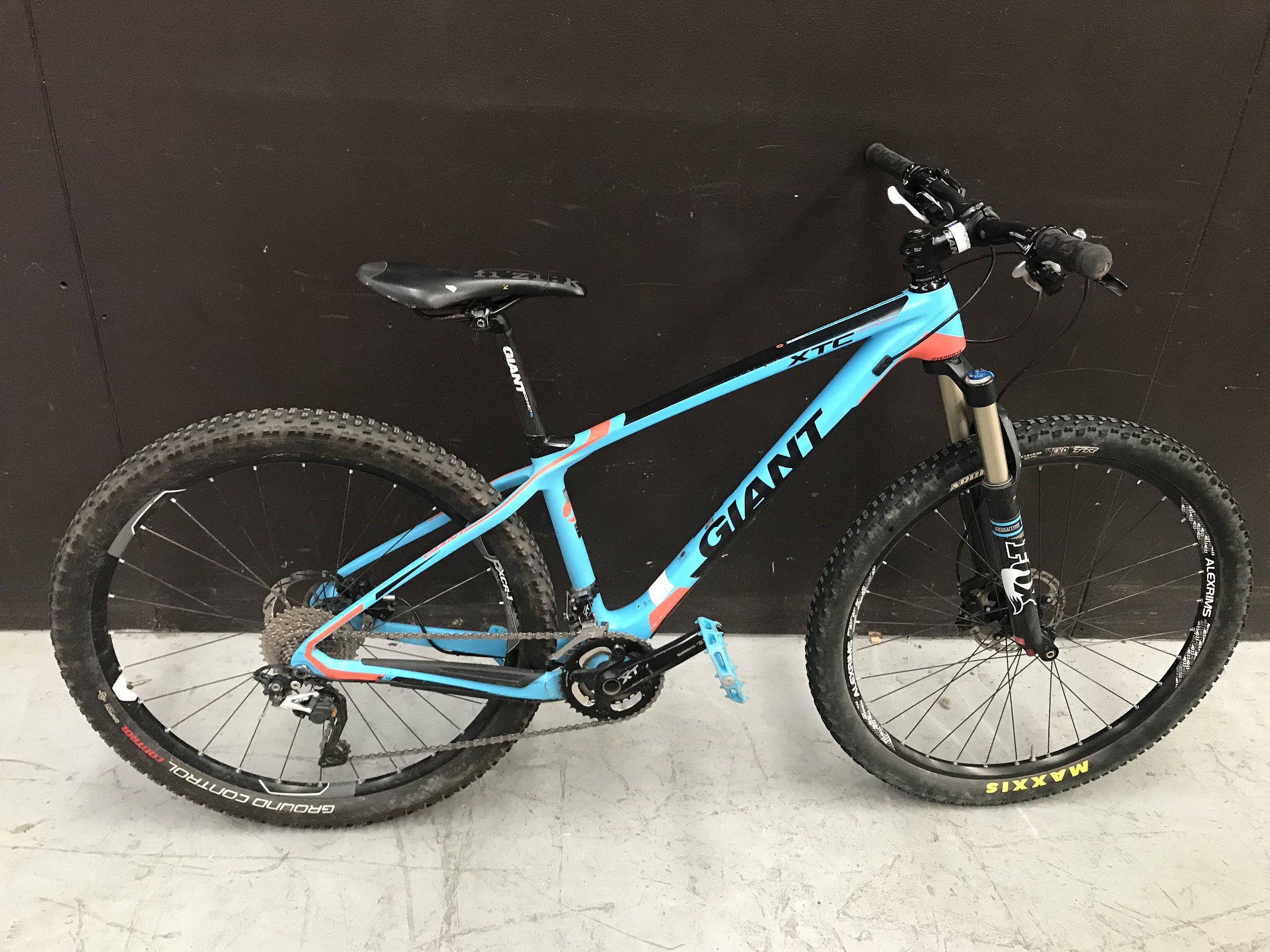 giant xtc mountain bike 2012