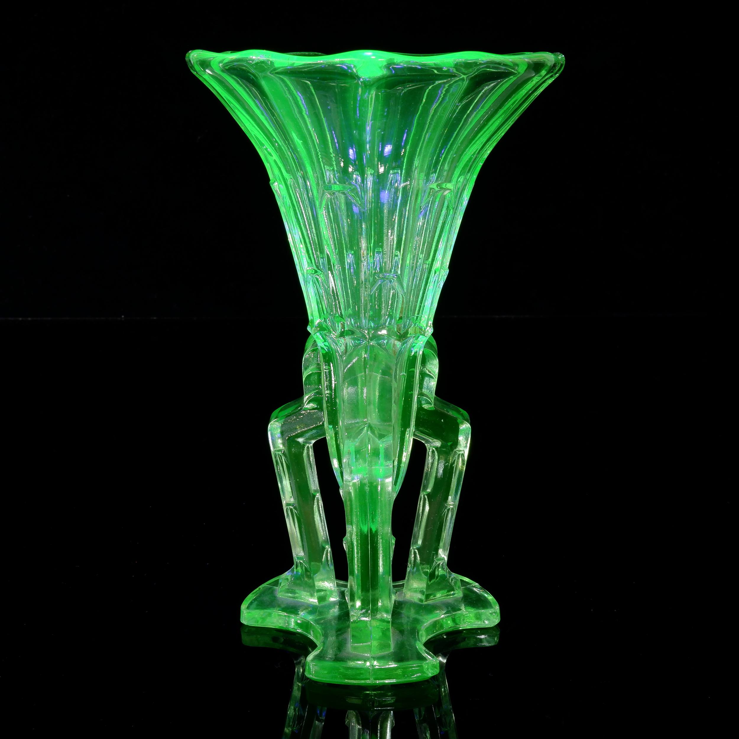 Art Deco Uranium Glass Vase Lot 1224313 Allbids 6208