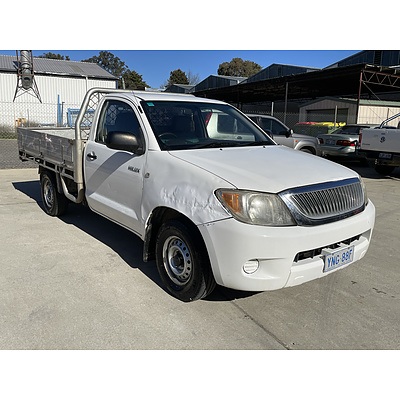 7/2006 Toyota Hilux Workmate TGN16R 06 UPGRADE C/chas White 2.7L