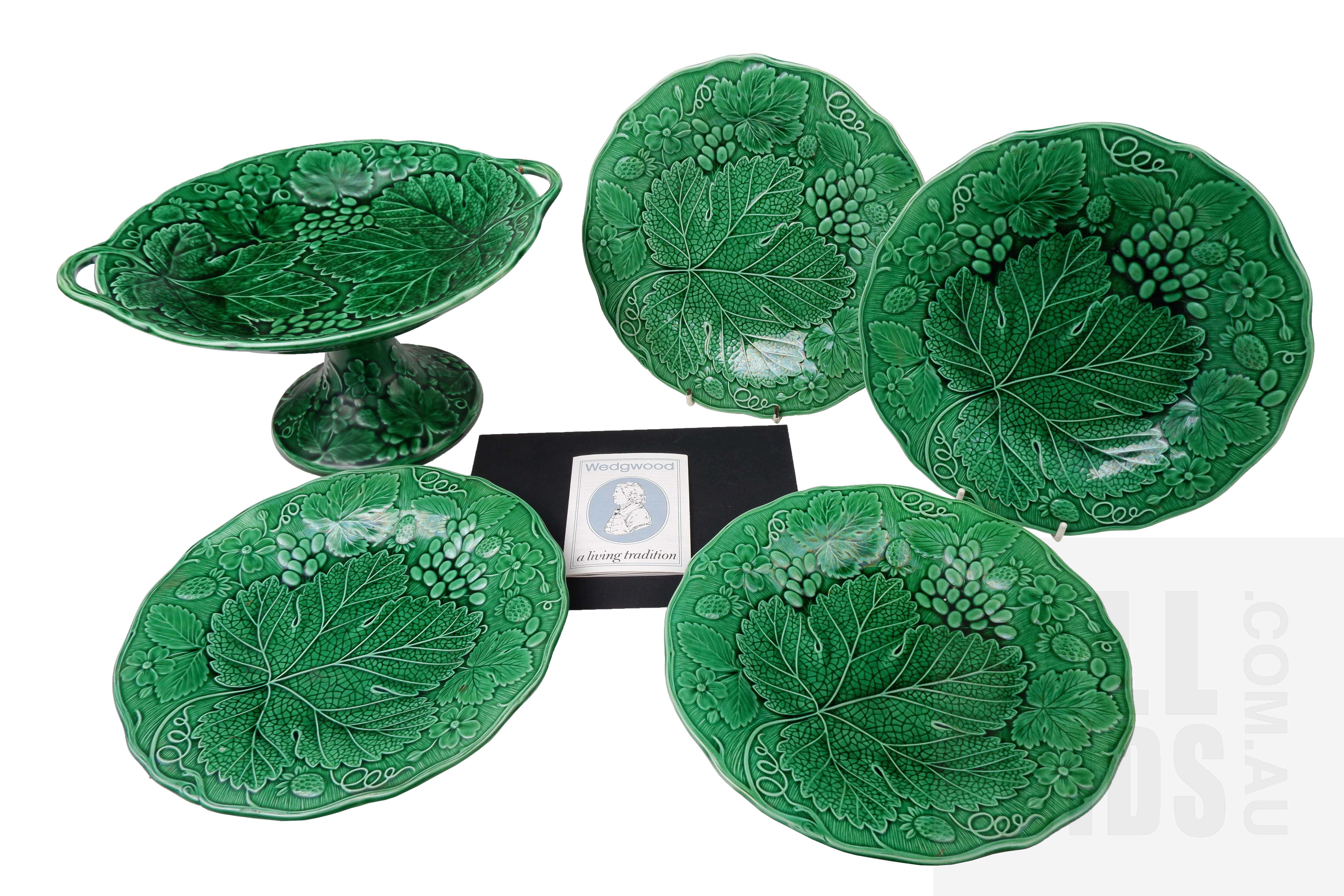 'Wedgwood Etruria Emerald Green Majolica Strawberry Vine Embossed Cake Stand and Four Matching Plates'