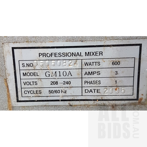 Small GM10A Professional Dough Mixer - For Parts Or Repair Only