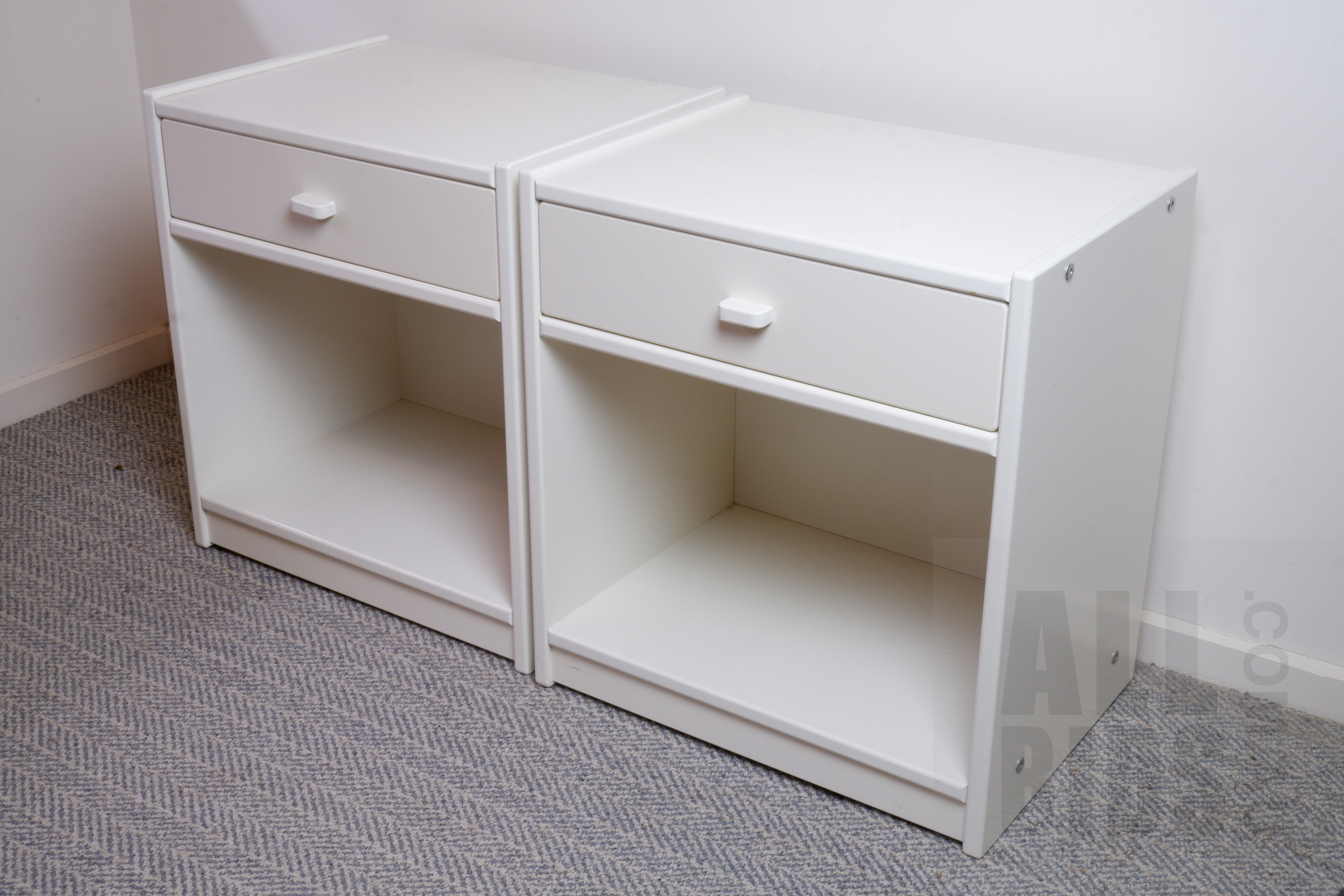 'Pair of Contemporary White Bedside Cabinets'