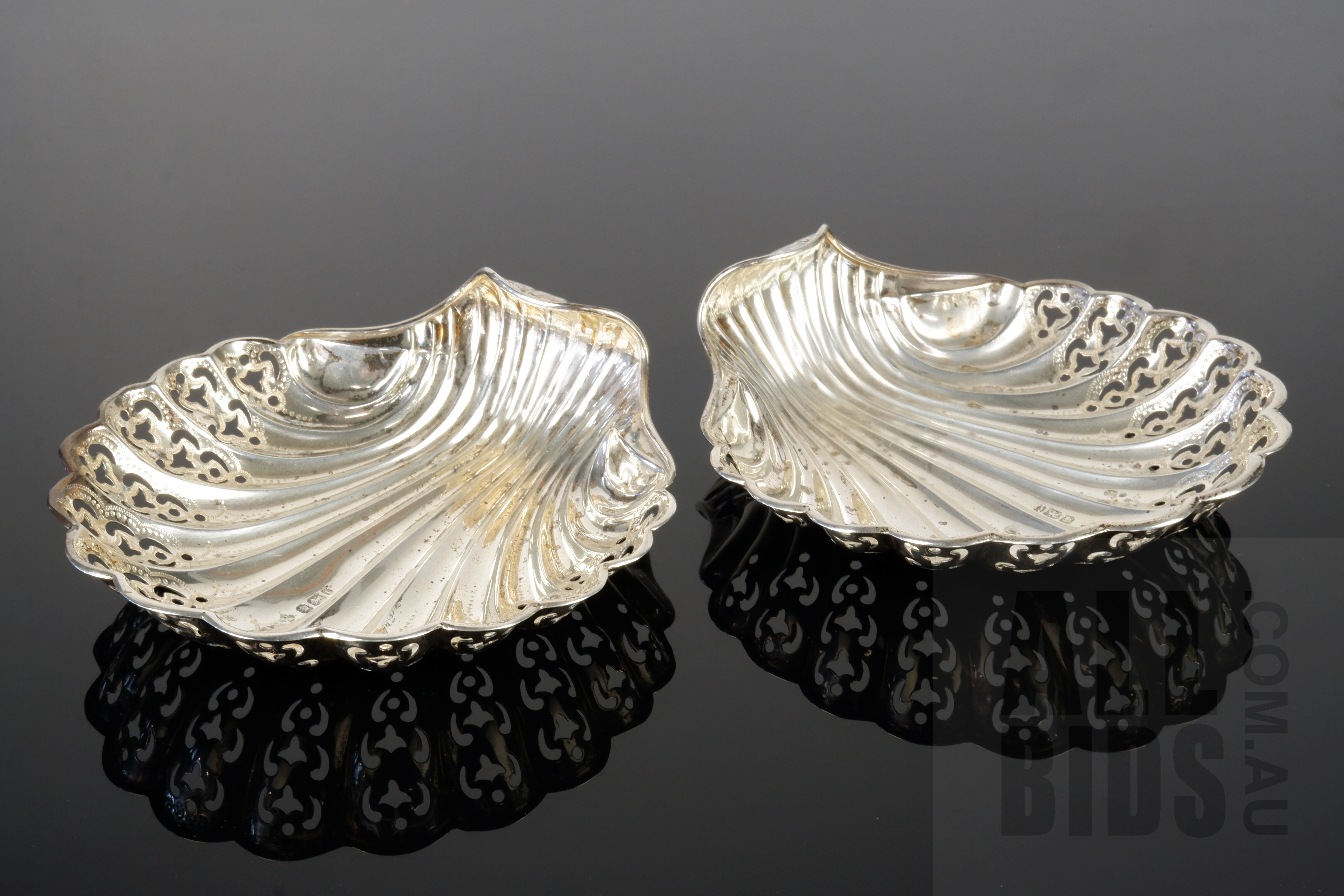 'Good Pair of Edwardian Pierced Sterling Silver Shell Form Sweets Bowls, Sheffield , Martin, Hall & Co , 1901, 103g'