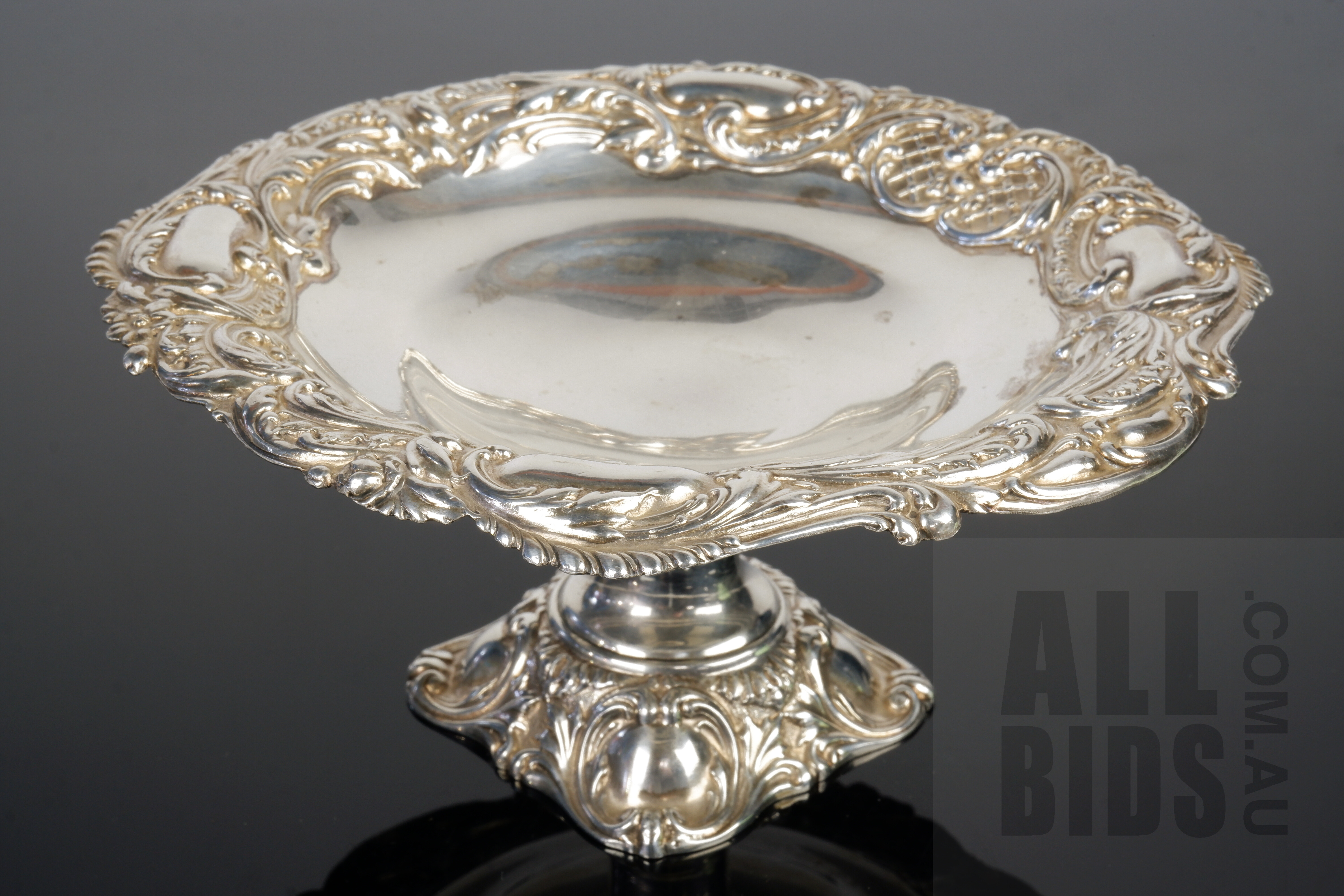 'Edwardian Heavily Repousse Sterling Silver Tazza, Birmingham, Barker Brothers, 1908, 184g '