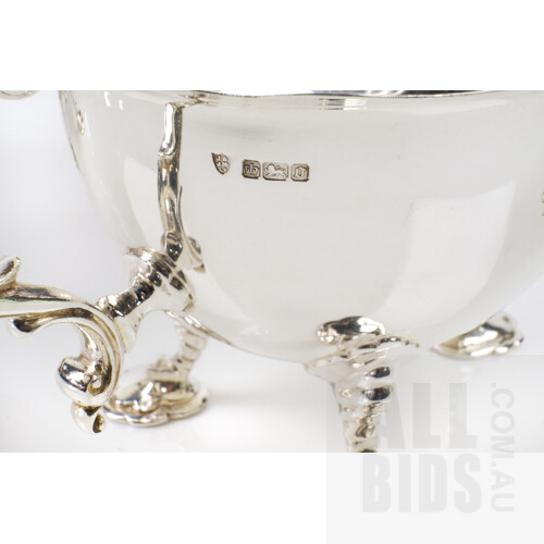 Pair of Good Edwardian Sterling Silver Gravy Boats with Engraved Armorial Crest, J & J Maxfield, Sheffield, 1906, 896g