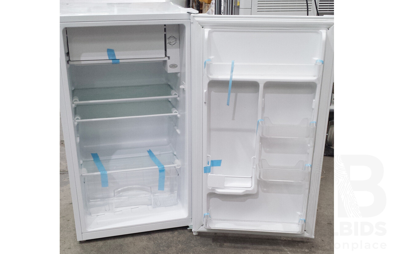 stirling 95l bar fridge