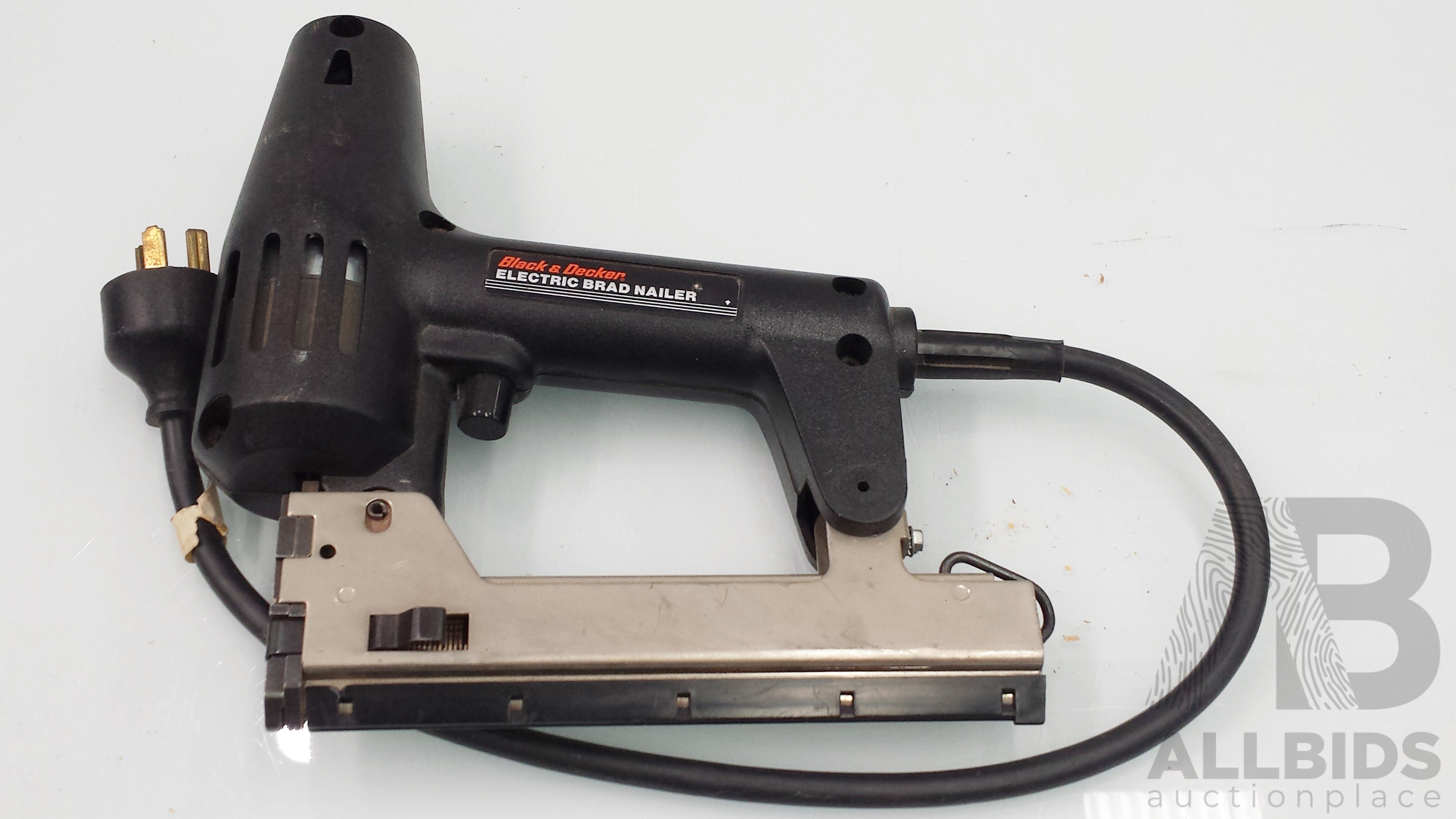 Black & Decker 9720 Type 4 Electric Brad Nailer - Nice!