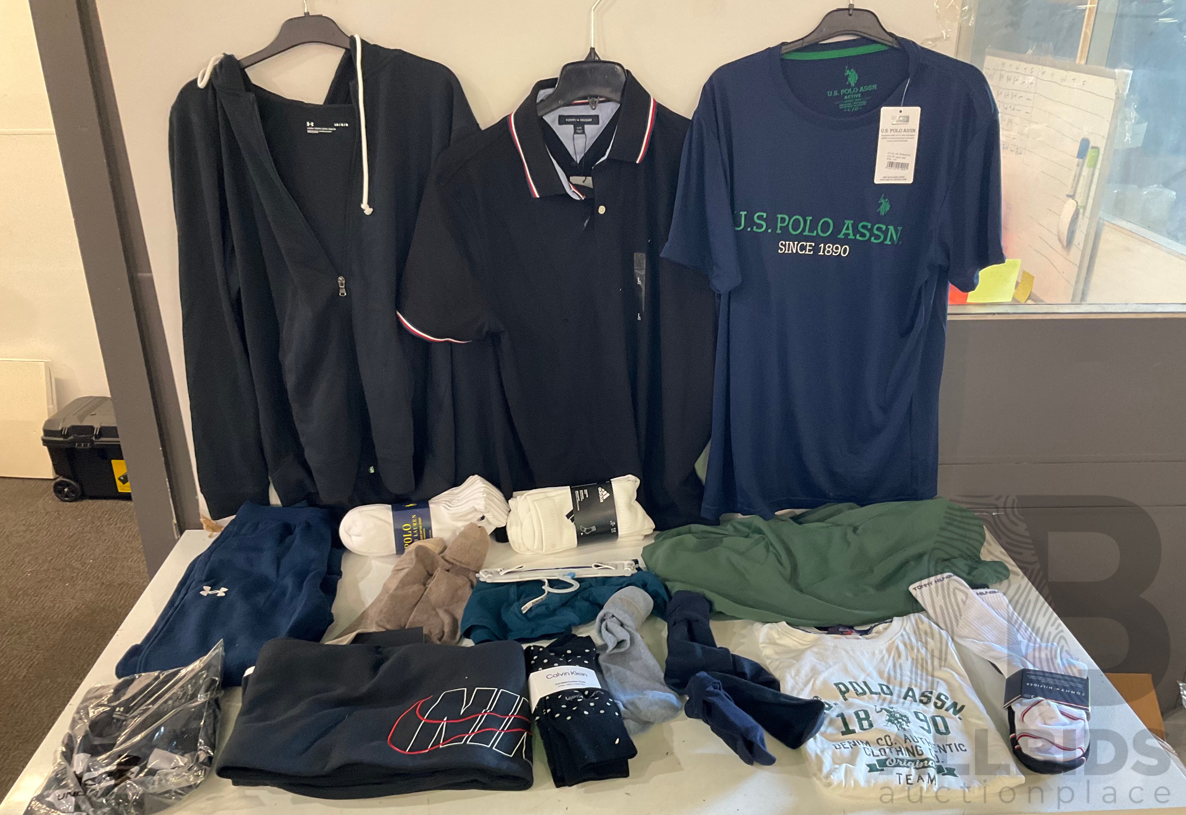 NIKE, UNDER ARMOUR, CALVIN KLEIN, - Lot 1439938 | ALLBIDS