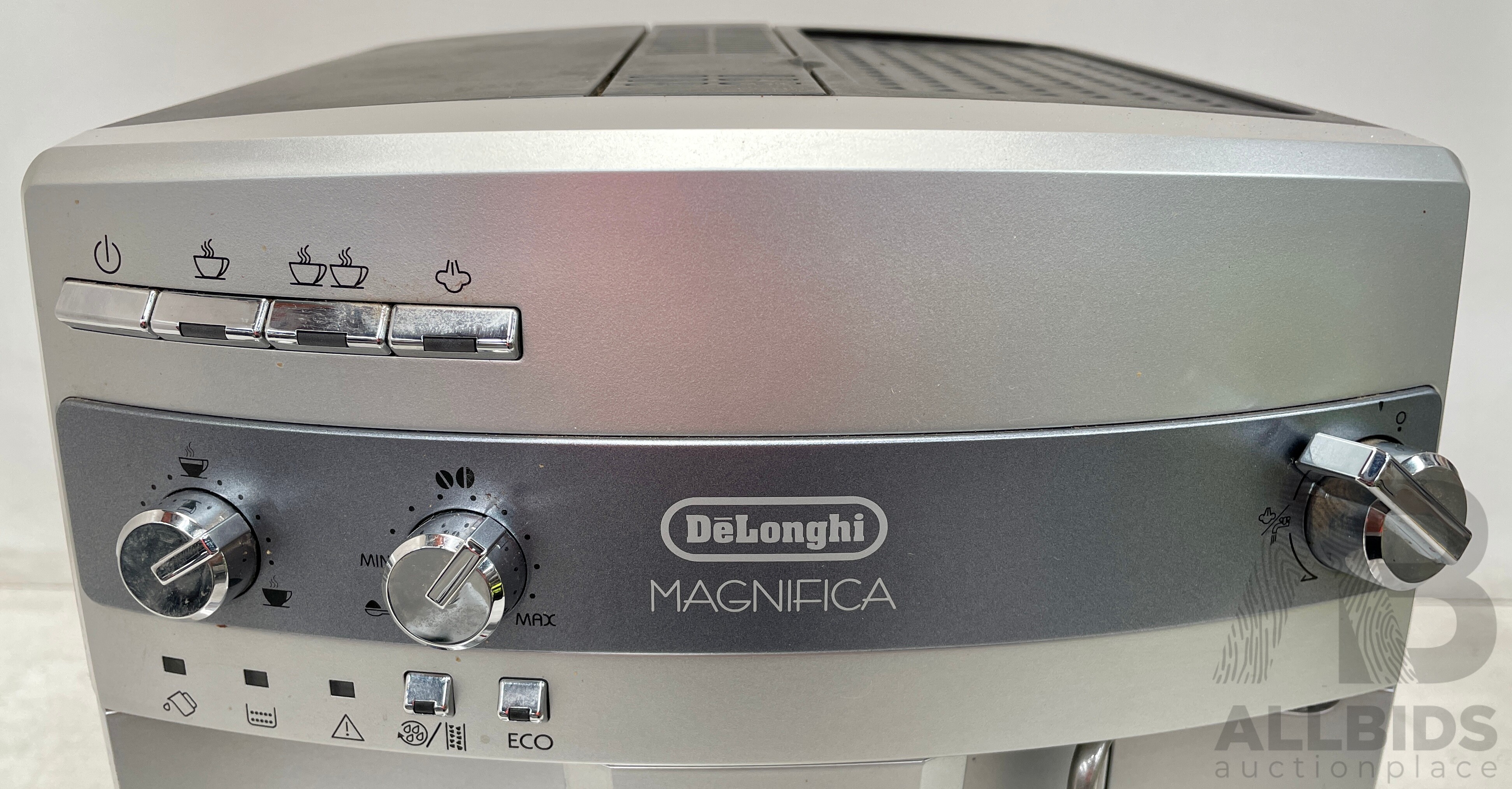 DeLonghi Coffee Machine Magnifica ESAM03110S