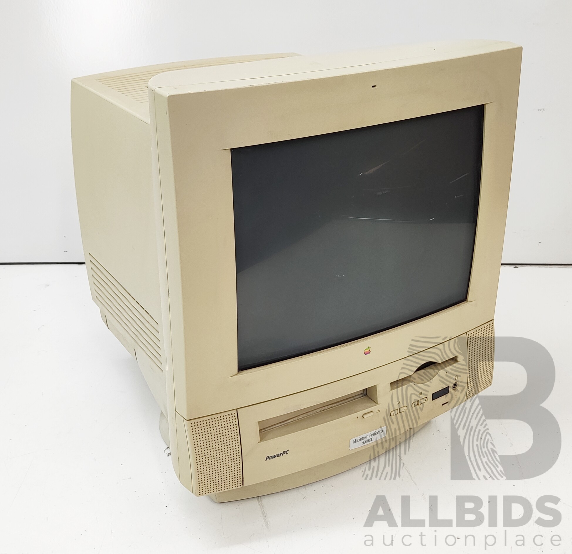 Apple (M3046) Macintosh Performa - Lot 1484717 | ALLBIDS