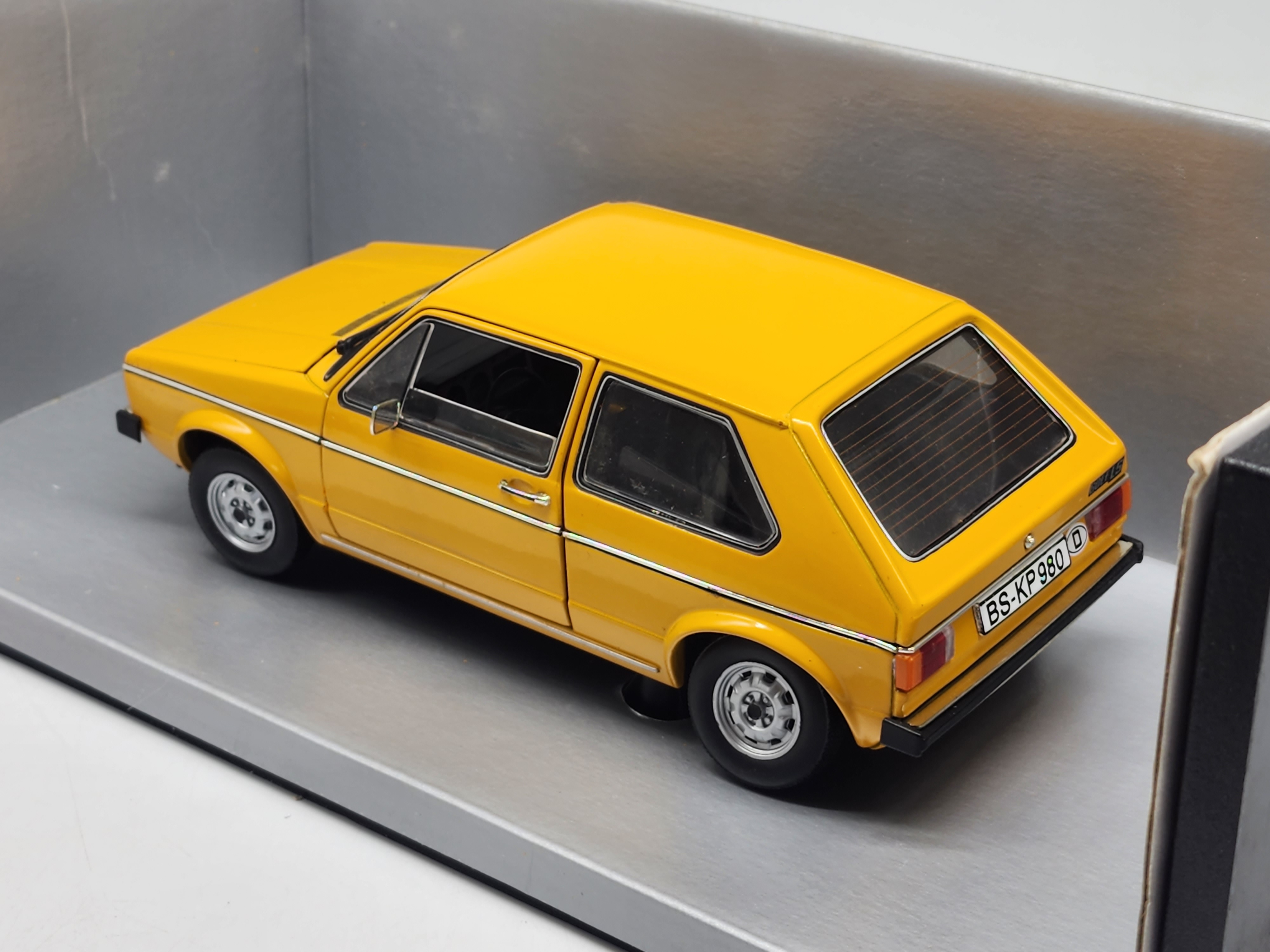 オンライン 販売 ビテス 1/18 VW ゴルフ LS ミニカー PRIMAVARA