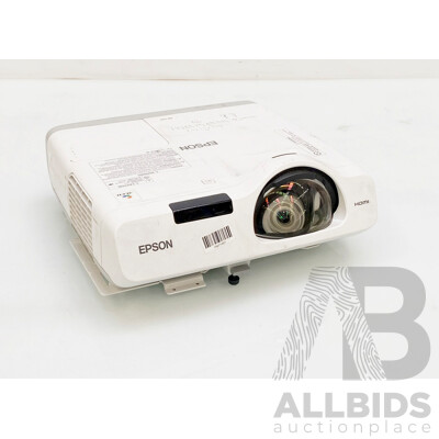 Hitachi CP-WX3015WN LCD Projector - Lot 918249 | ALLBIDS