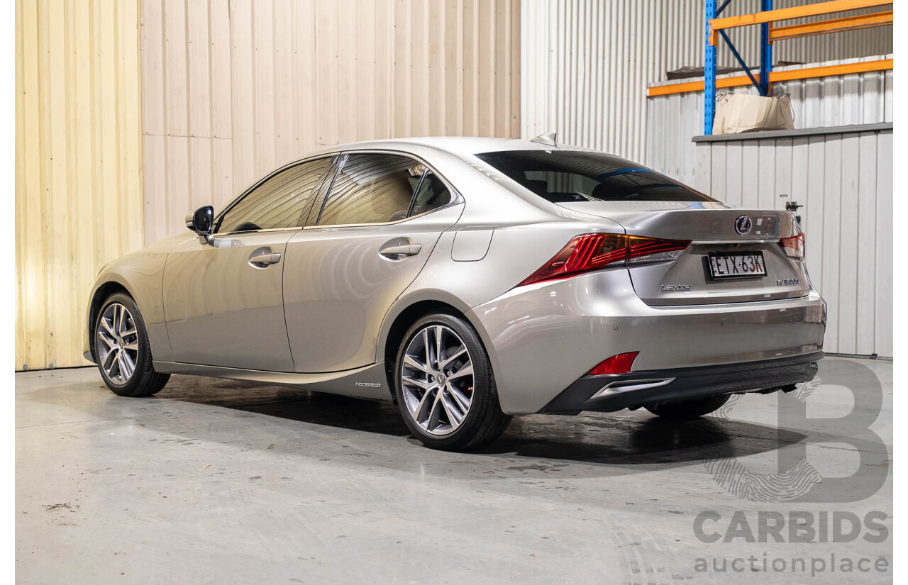 Lexus IS 300h in Titanium Metallic